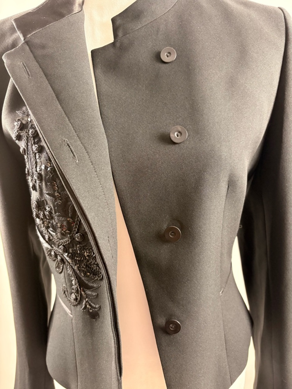 Kasper Black Embroidered Mandarin Collar Blazer Size 6 Jacket - Picture 2 of 5